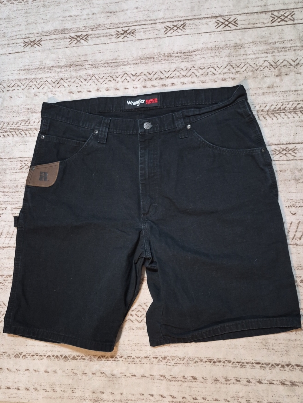 Wrangler Black Men’s Cargo Shorts with Brown Accent